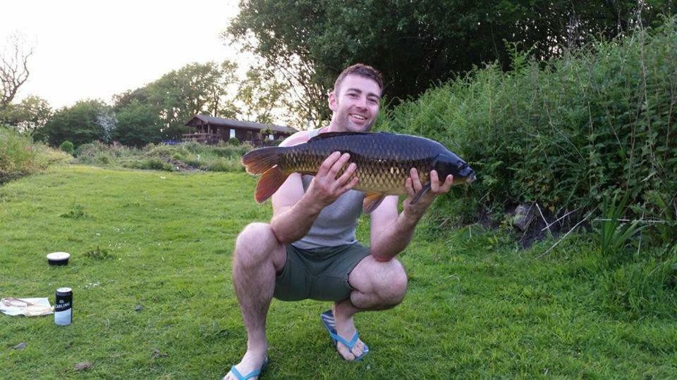 Marsh Water Ponds Fishery Villa Kidwelly Ngoại thất bức ảnh
